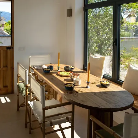 Villa Charming Mountain Views